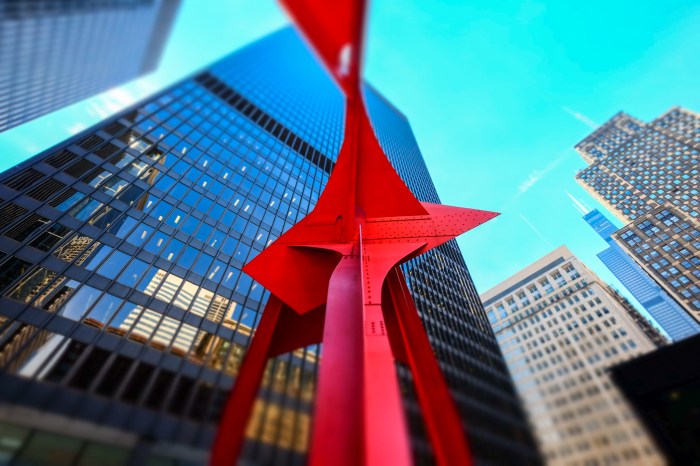Calder's Flamingo 2